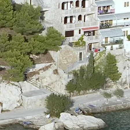 Apartment 17